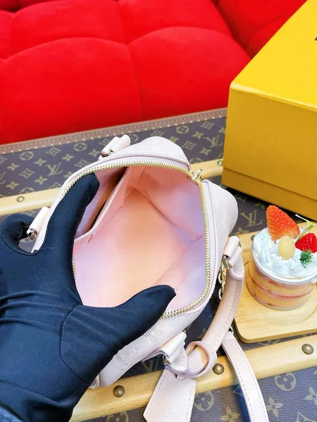 Louis Vuitton Speedy 20 in pink Monogram Empreinte Bag product view 4