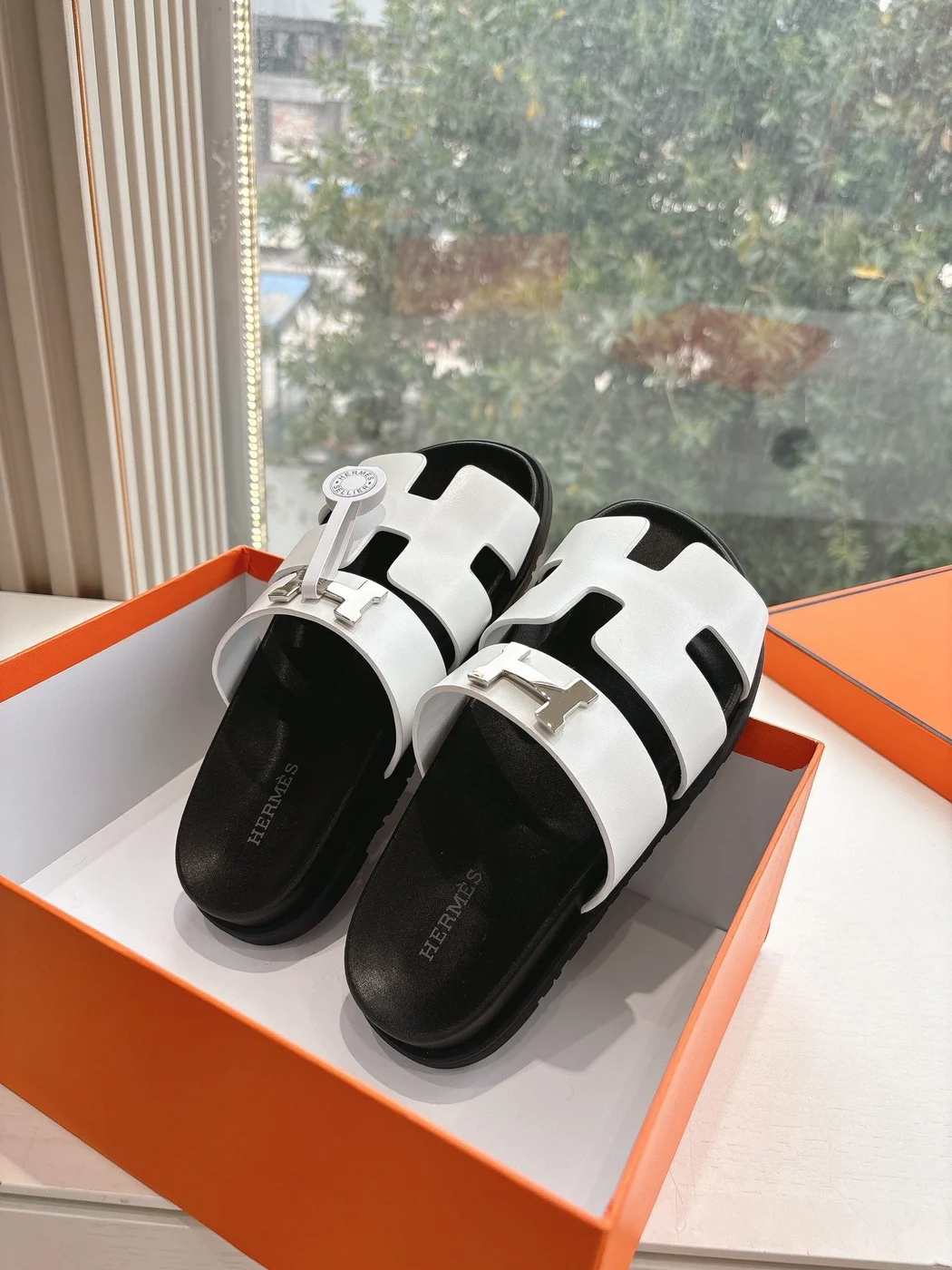 Hermès Women Designer Shoes 050 product view 5
