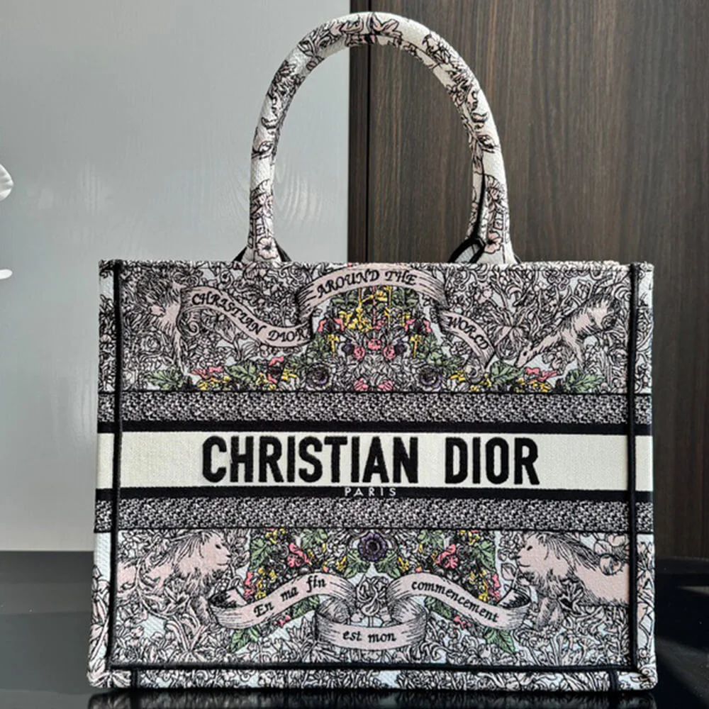 Dior Medium Dior Book Tote product view 1
