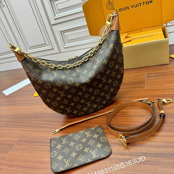 Louis Vuitton Loop Hobo bag in Monogram product photo