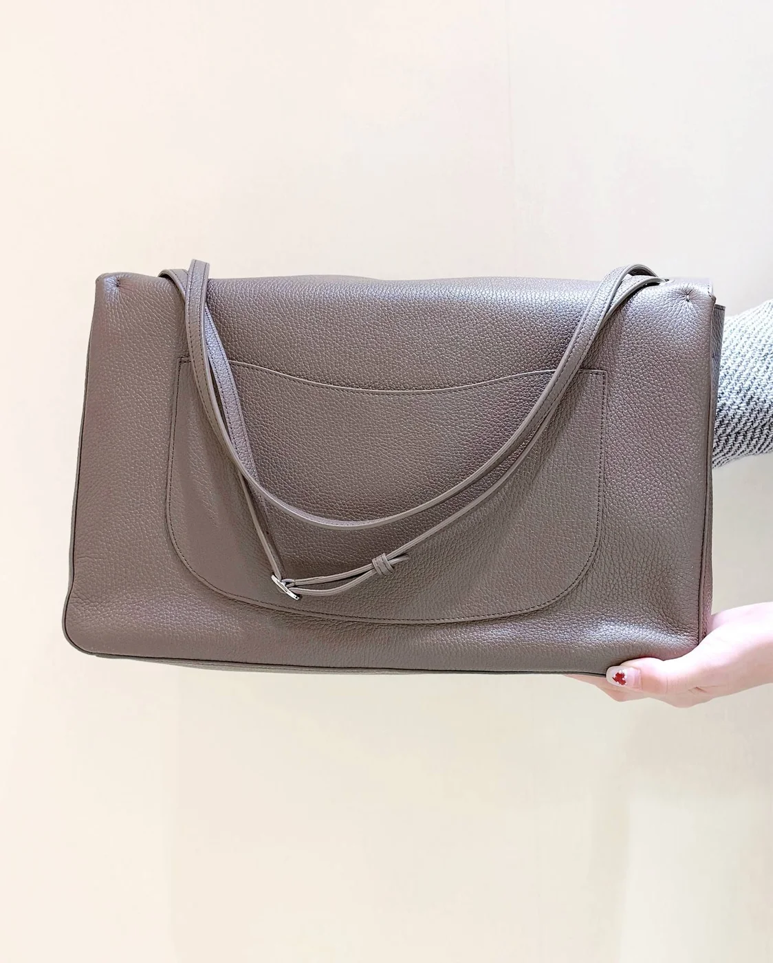Chanel Maxi Flap bag in Taupe Grained Calfskin SS26 Collection product view 3