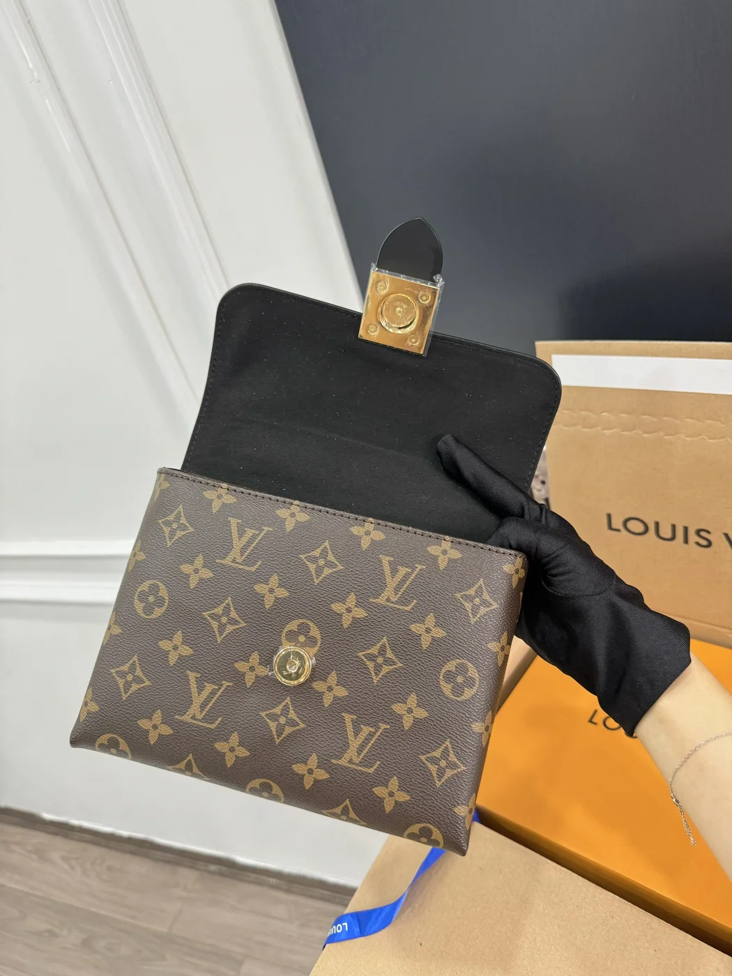 Louis Vuitton Locky BB Monogram Mix Black Brown Handbags 20×7.5x16cm product view 2
