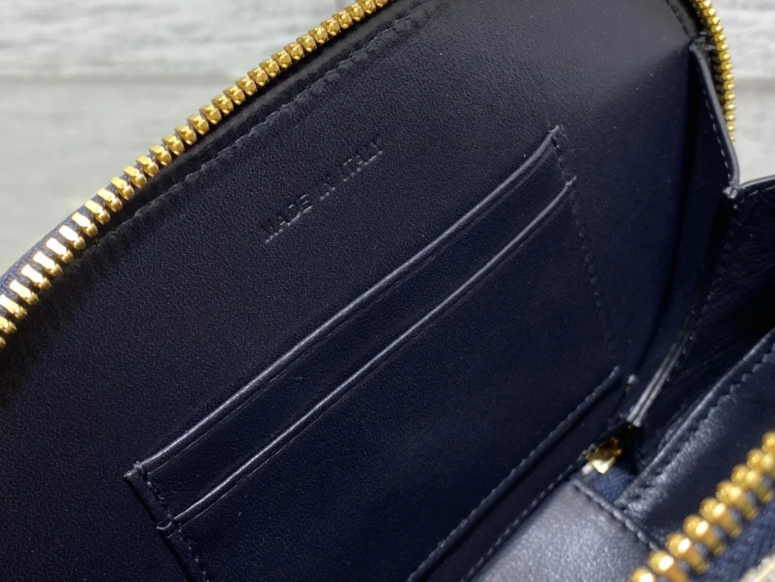 Dior branded women’s handbag with crossbody strap 18x6cm product view 6
