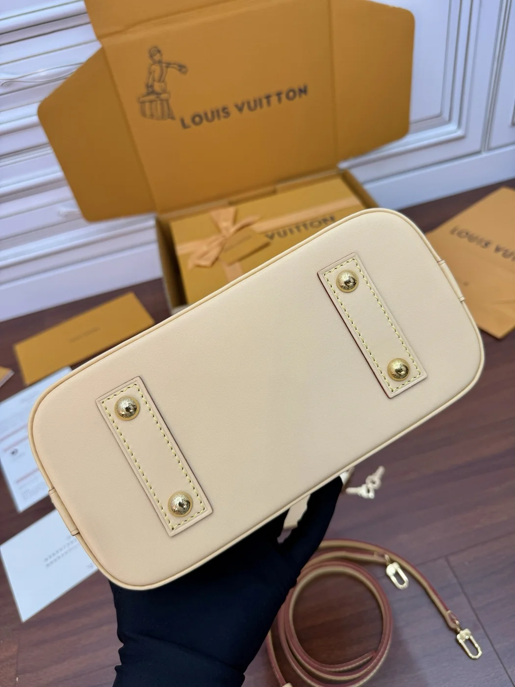 Louis Vuitton Alma BB bag in Monogram product view 5