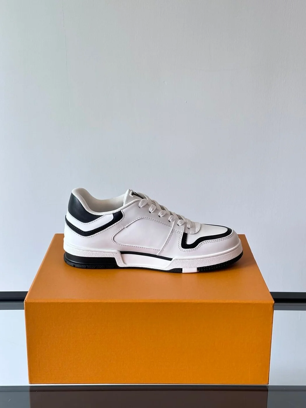 Louis Vuitton Men White Black Leather Sneakers product view 6