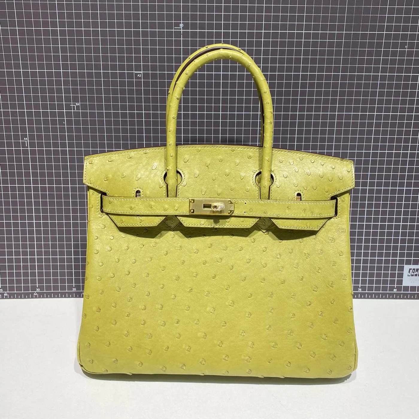 Hermès Birkin 30 cm Lime Ostrich Leather Gold Hardware Bag product view 1
