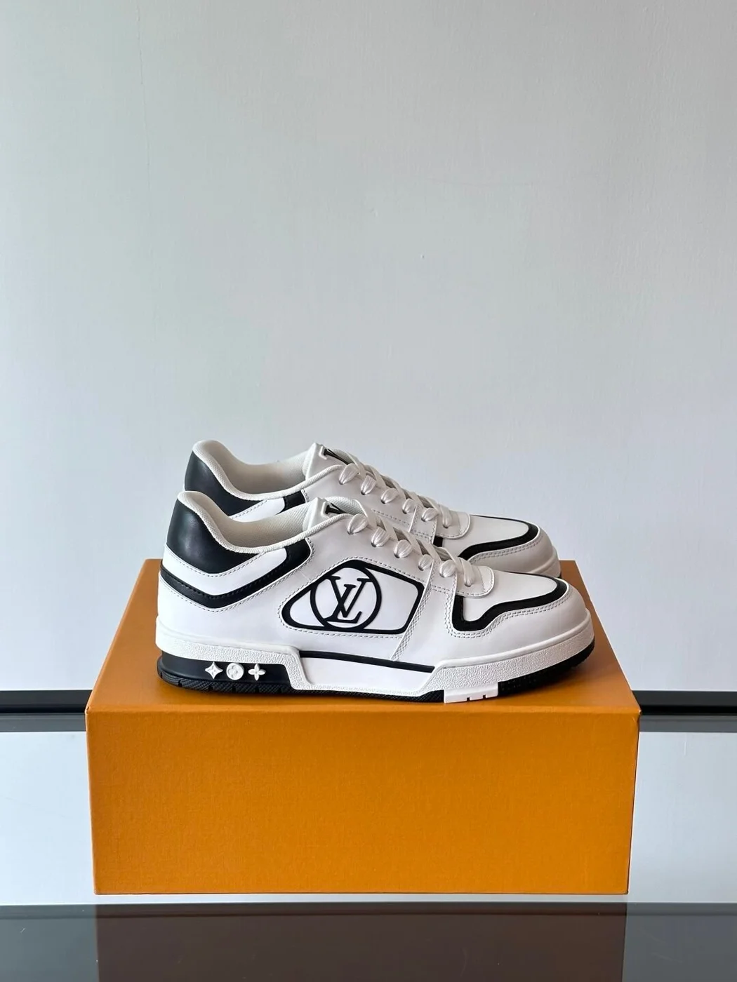 Louis Vuitton Men White Black Leather Sneakers product view 1