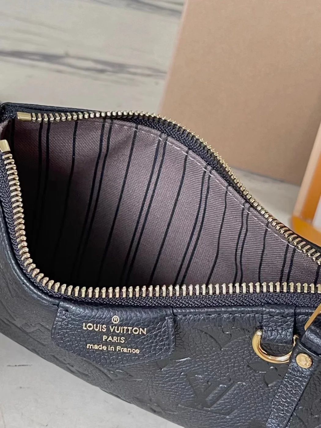 Louis Vuitton Easy Pouch On Strap Handbags Black 19× .5x3cm product view 7