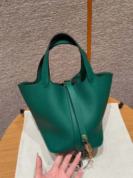 Hermès Togo leather green with gold hardware 18 cm Bag product view 1