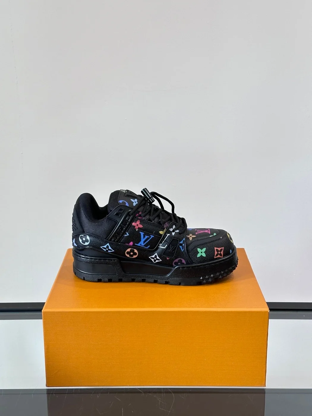 Louis Vuitton Men Black Leather Multicolor Logo Sneakers product view 6