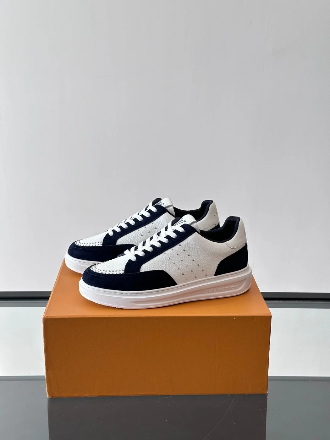 Louis Vuitton Men White Leather Suede Sneakers product view 3