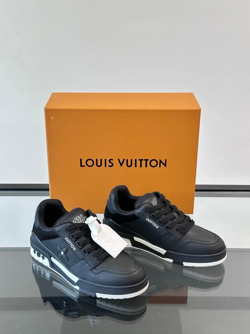 Louis Vuitton Men Black Leather Sneakers product view 5