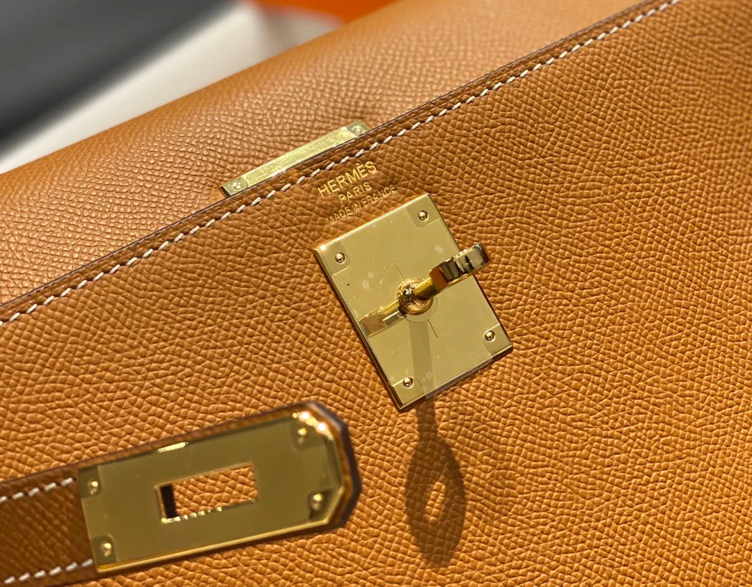 Hermès Kelly 28 cm In Gold Epsom Gold Hardware Bag product view 5