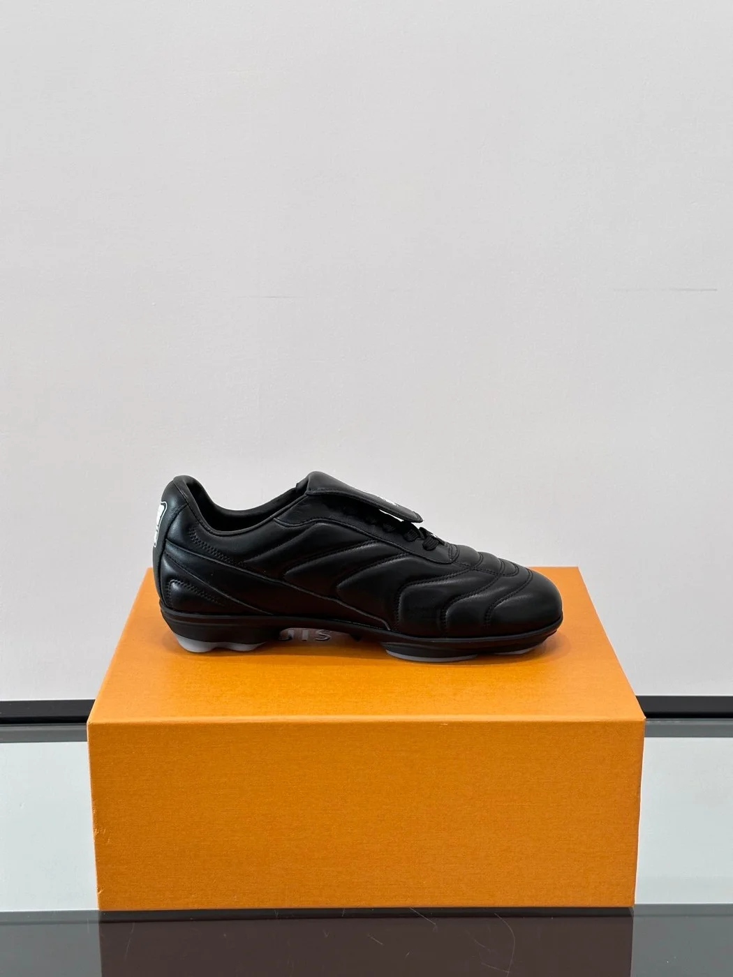 Louis Vuitton Men Black Leather Sneakers product view 6