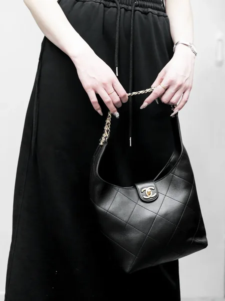 Chanel 25P Hobo bag in black lambskin product view 4