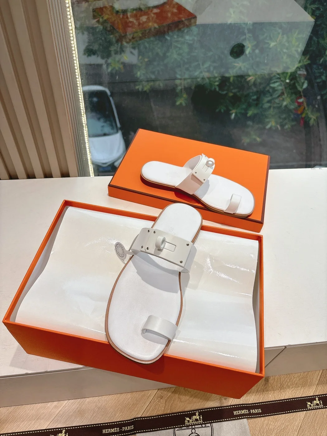 Hermès Women White Leather Flat Sandals product view 4