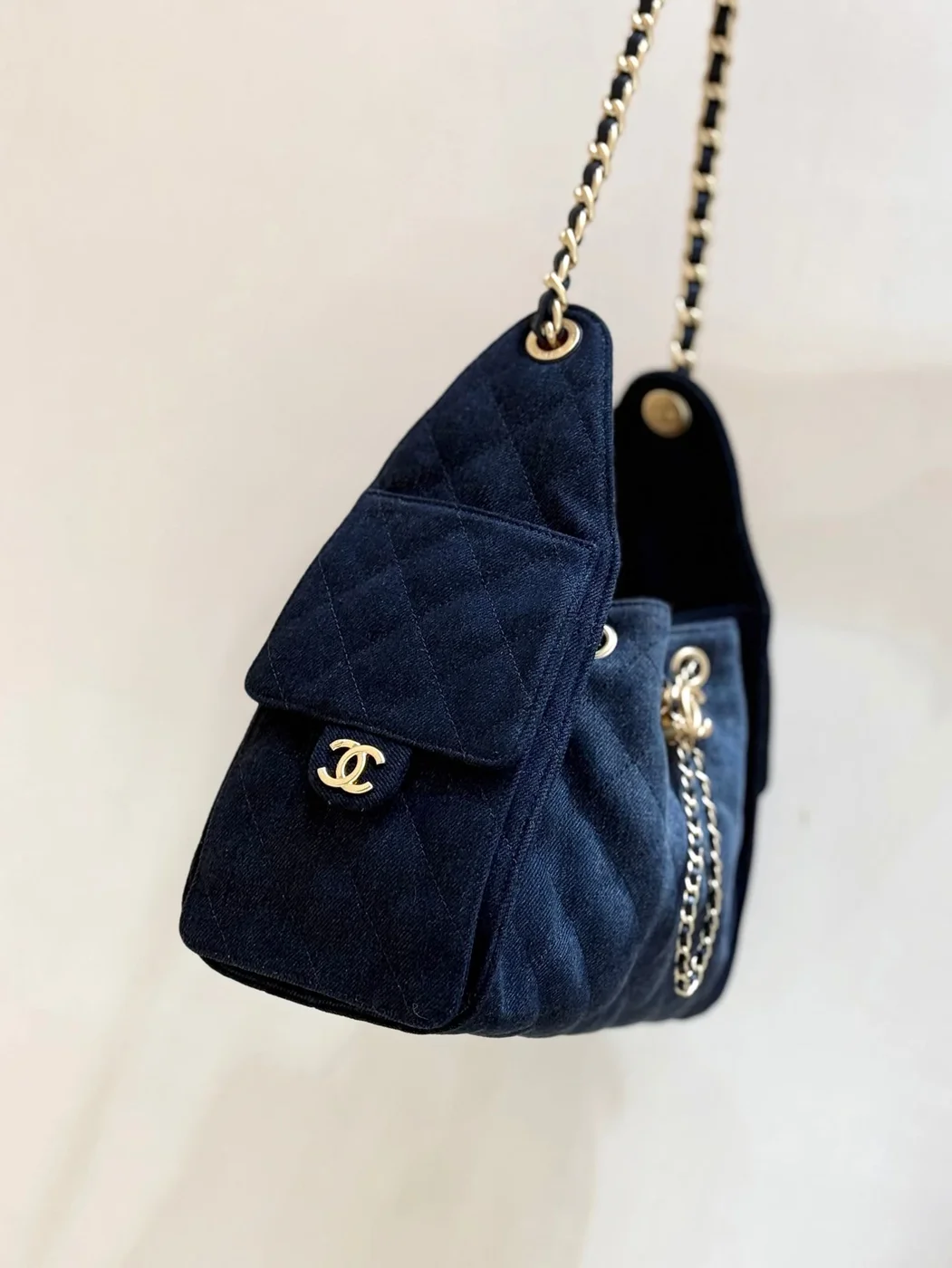 Chanel 25 Handbag 30 In Denim Gold Hardware product view 7