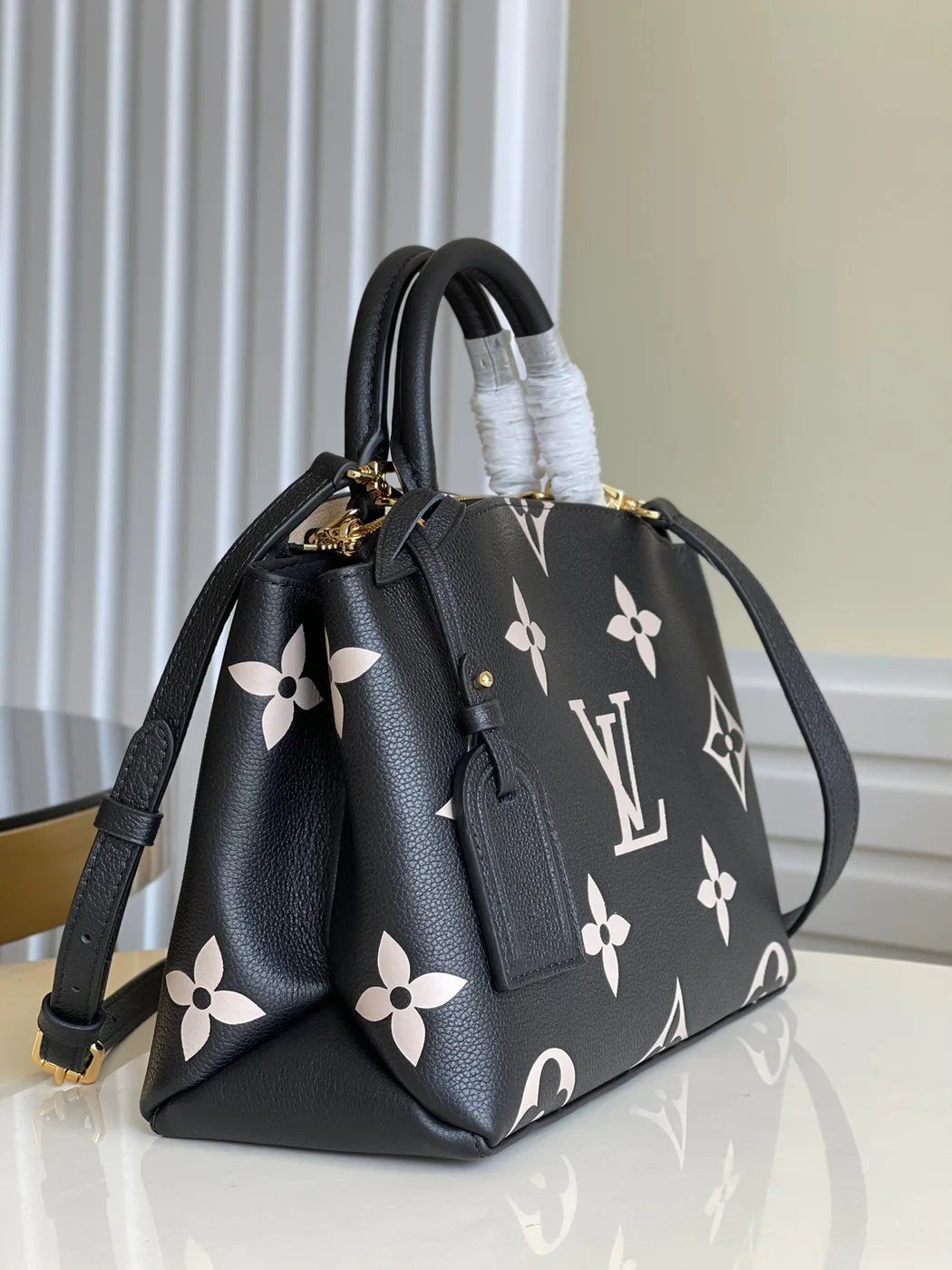 Louis Vuitton Petit Palais Da Bicolor Monogram Empreinte Handbags 29x18cm product view 3