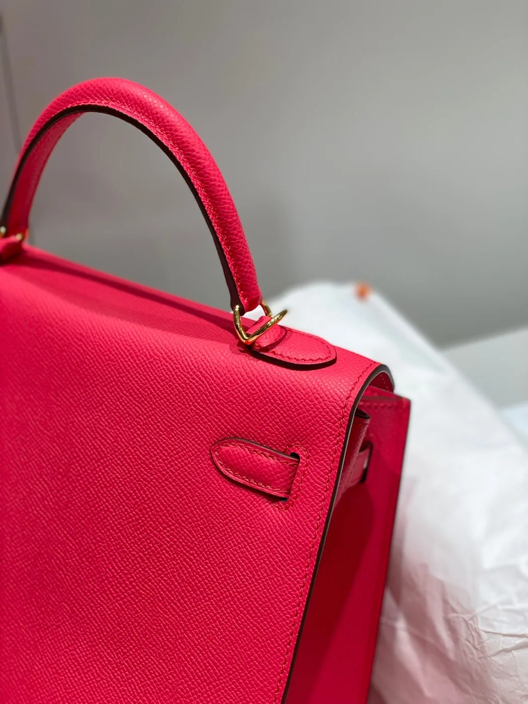 Hermès Kelly 28 cm In Rose Tyrien Swift Calfskin Gold Hardware Bag product view 5