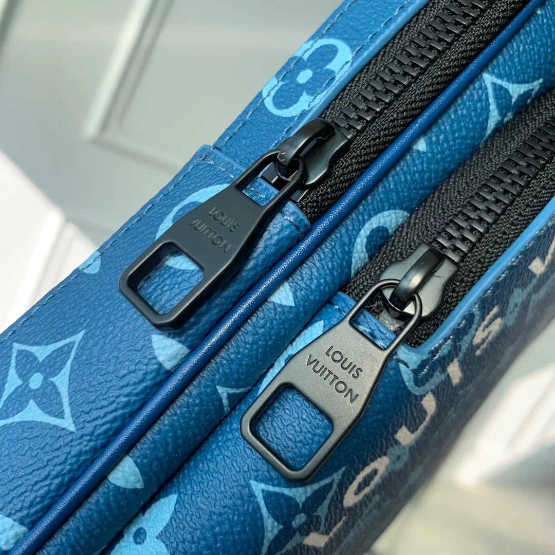 Louis Vuitton avenue bag in Atlantic Blue product view 4
