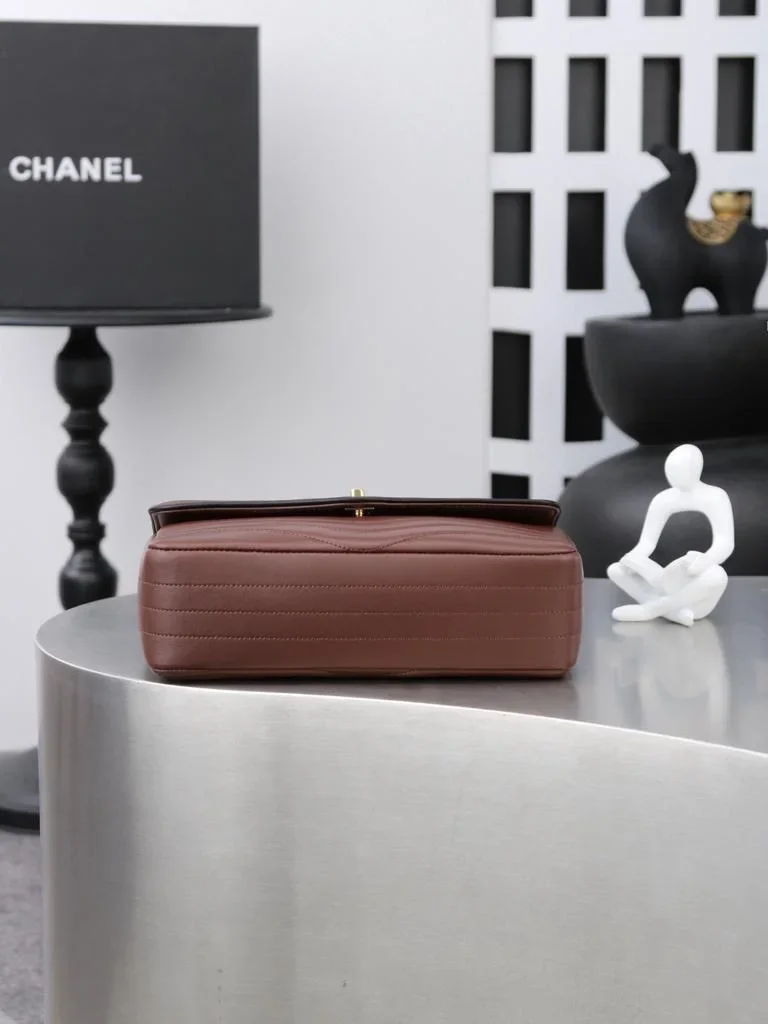 Chanel flap bag quilted leather product view 4