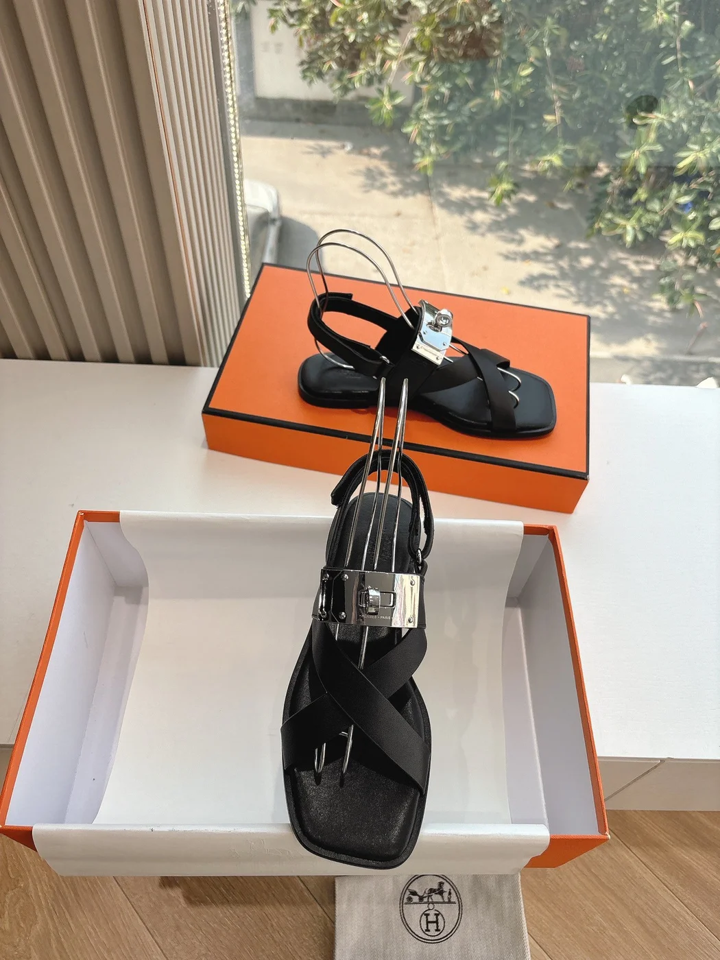 Hermès Women Black Leather Strappy Sandals product view 4