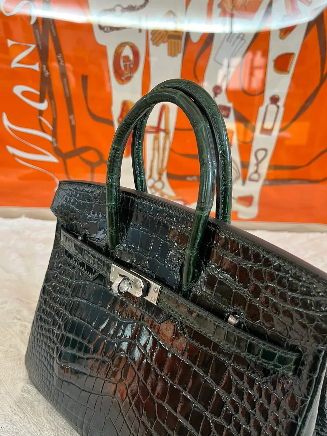 Hermès Birkin 25 cm Emerald Green Crocodile Leather Silver Hardware Bag product view 4