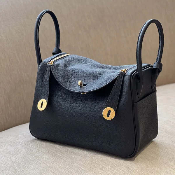 Hermès Lindy 26 Black Gold Hardware Bag product view 1