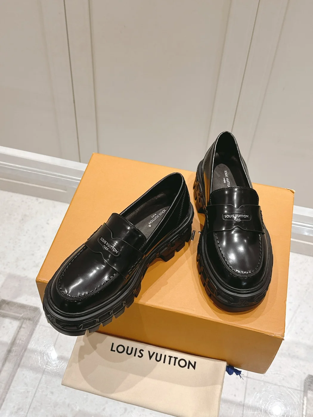 Louis Vuitton Women Black Leather Loafers — Fringe Detail product view 5