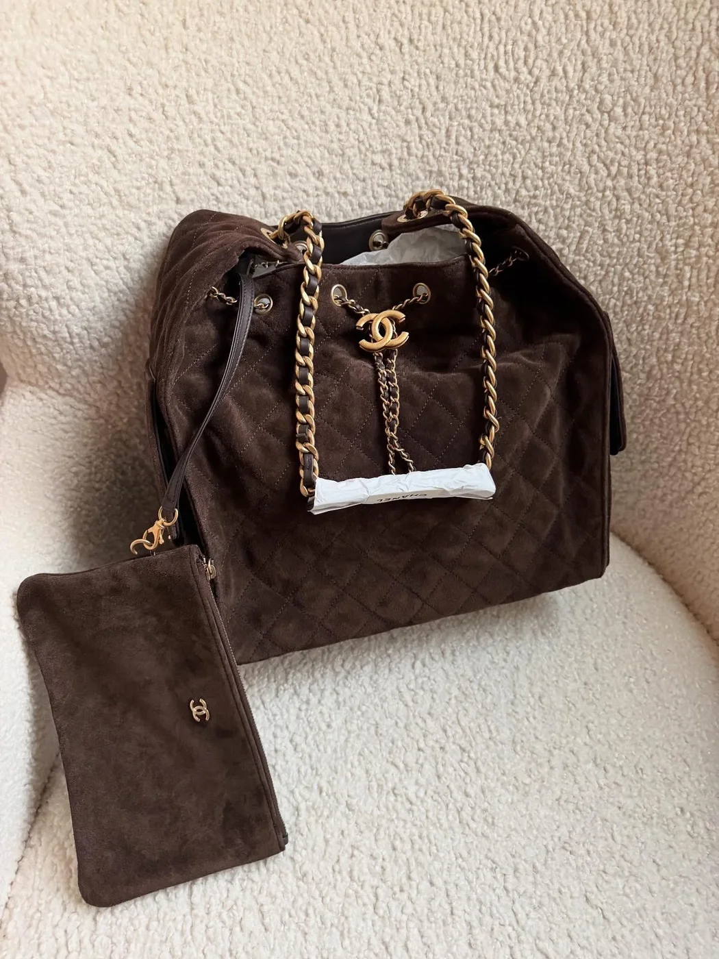 Chanel 25 Medium Chocolate Brown Gold hardware Bag product view 3