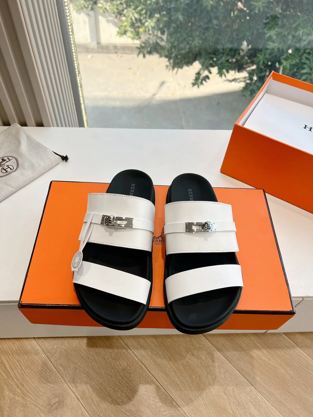 Hermès Women White Leather Straps Flat Sandals product view 5
