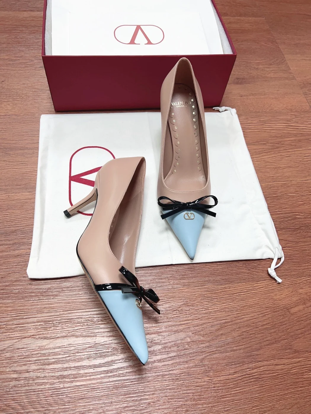 Valentino Women Beige Leather Blue Bow Detail Pumps product view 5