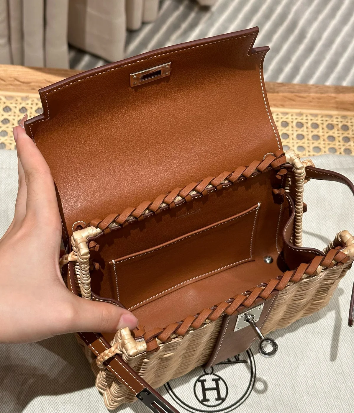 Hermès Kelly Picnic Handbag In Brown  Natural Leather And Wicker Silver Hardware product view 4