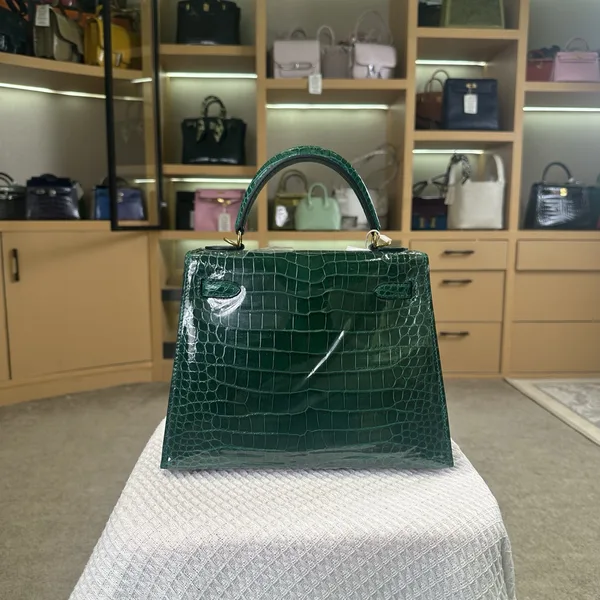 Hermès Kelly 25 cm Emerald Green Gold Hardware Bag product view 2