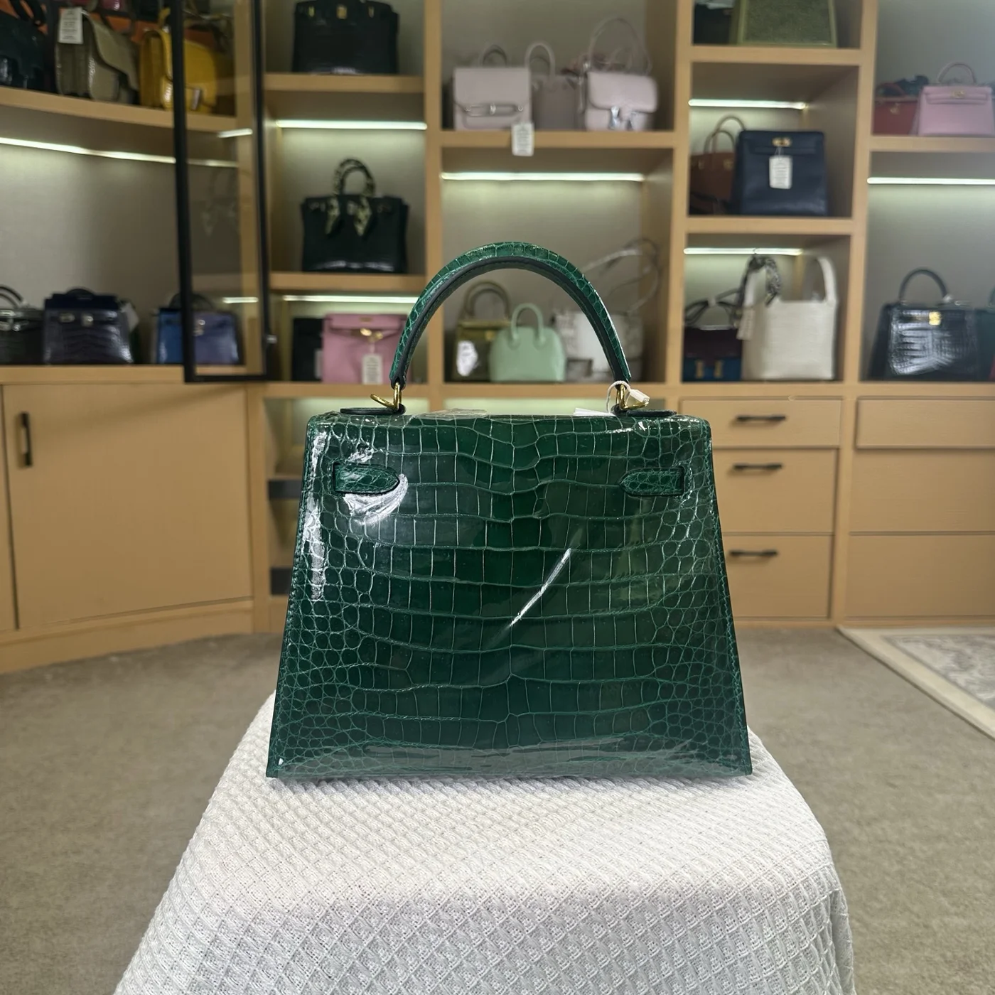 Hermès Kelly 25 cm Emerald Green Gold Hardware Bag product view 2