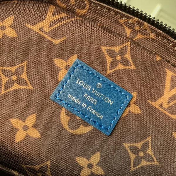 Louis Vuitton avenue bag in Atlantic Blue product view 5
