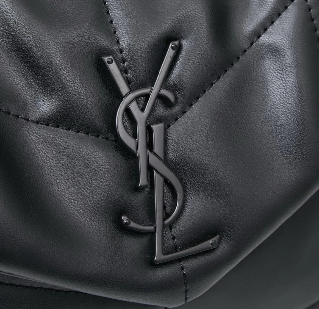 Saint Laurent Puffer Loulou medium shoulder bag in black product view 2