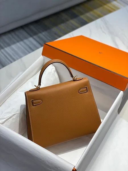 Hermès Kelly 28 cm In Gold Epsom Gold Hardware Bag product view 6