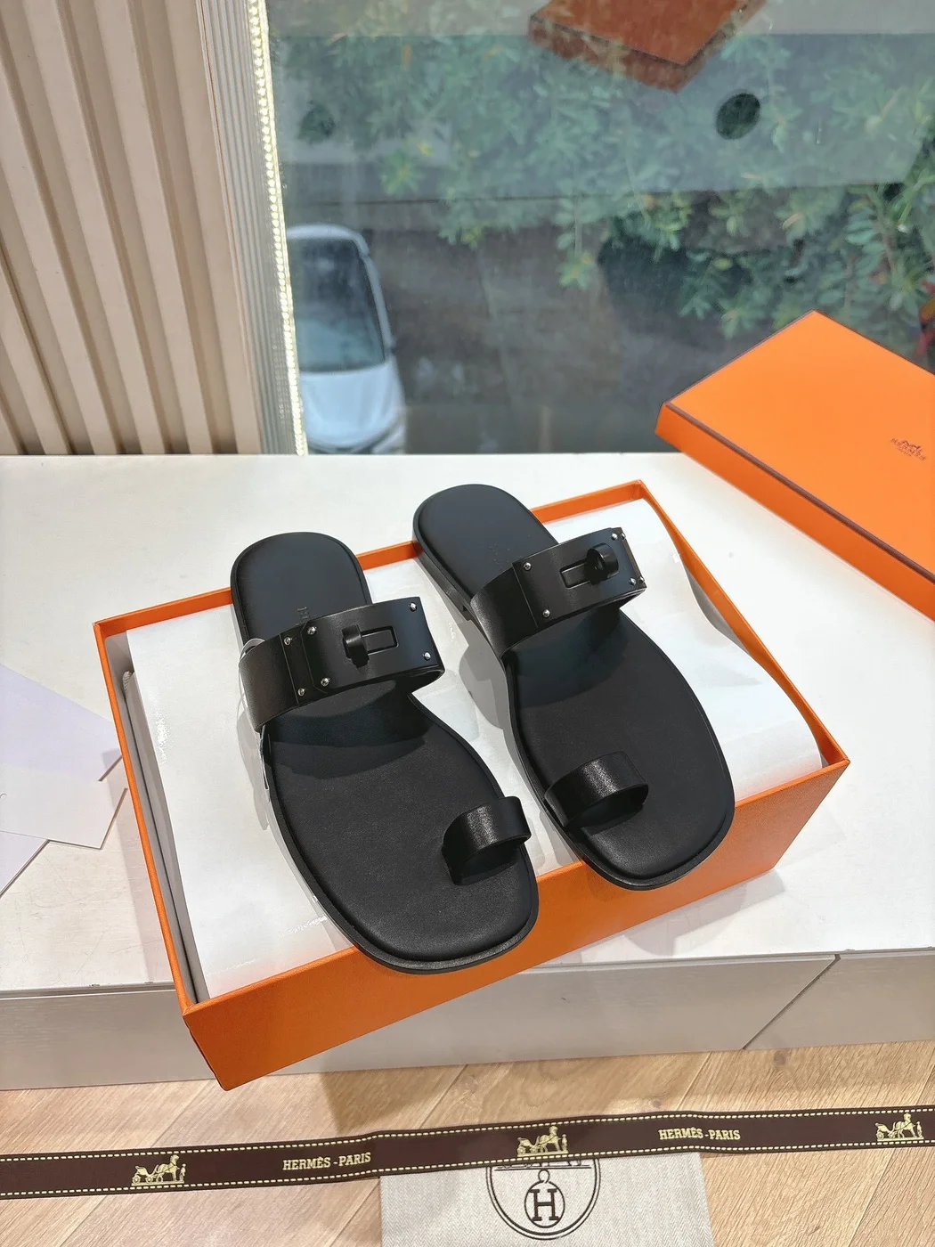 Hermès Women Black Leather Toe Loop Mules product view 3