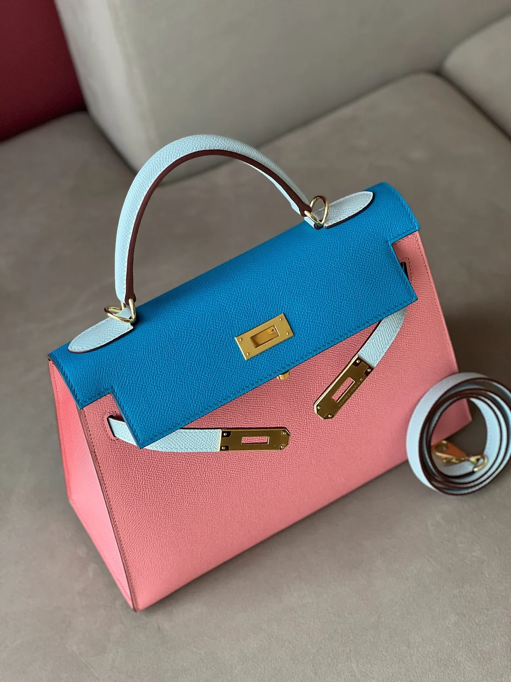 Hermès Kelly 28 Epsom Light Blue/ Electric Blue/Rose Pink Gold Hardware Bag product view 2
