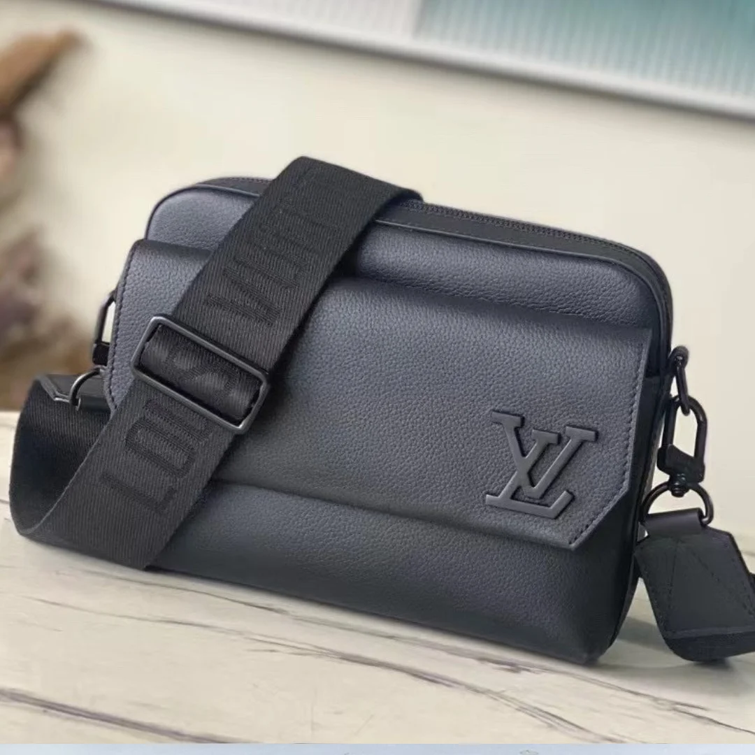Louis Vuitton Fastline Men’s Handbag Black 23.5x18x7cm product view 1