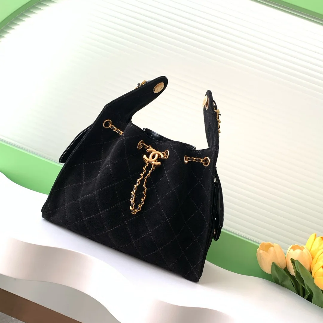 Chanel 25 small handbag, Grained calfskin  gold-tone product view 1