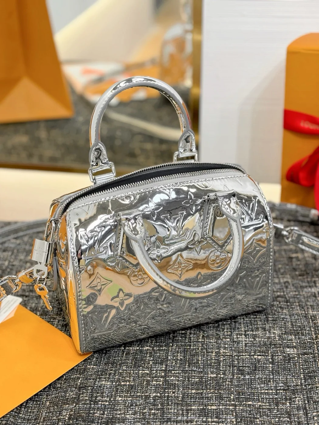 Louis Vuitton Speedy Bandoulière 20 bag product view 4