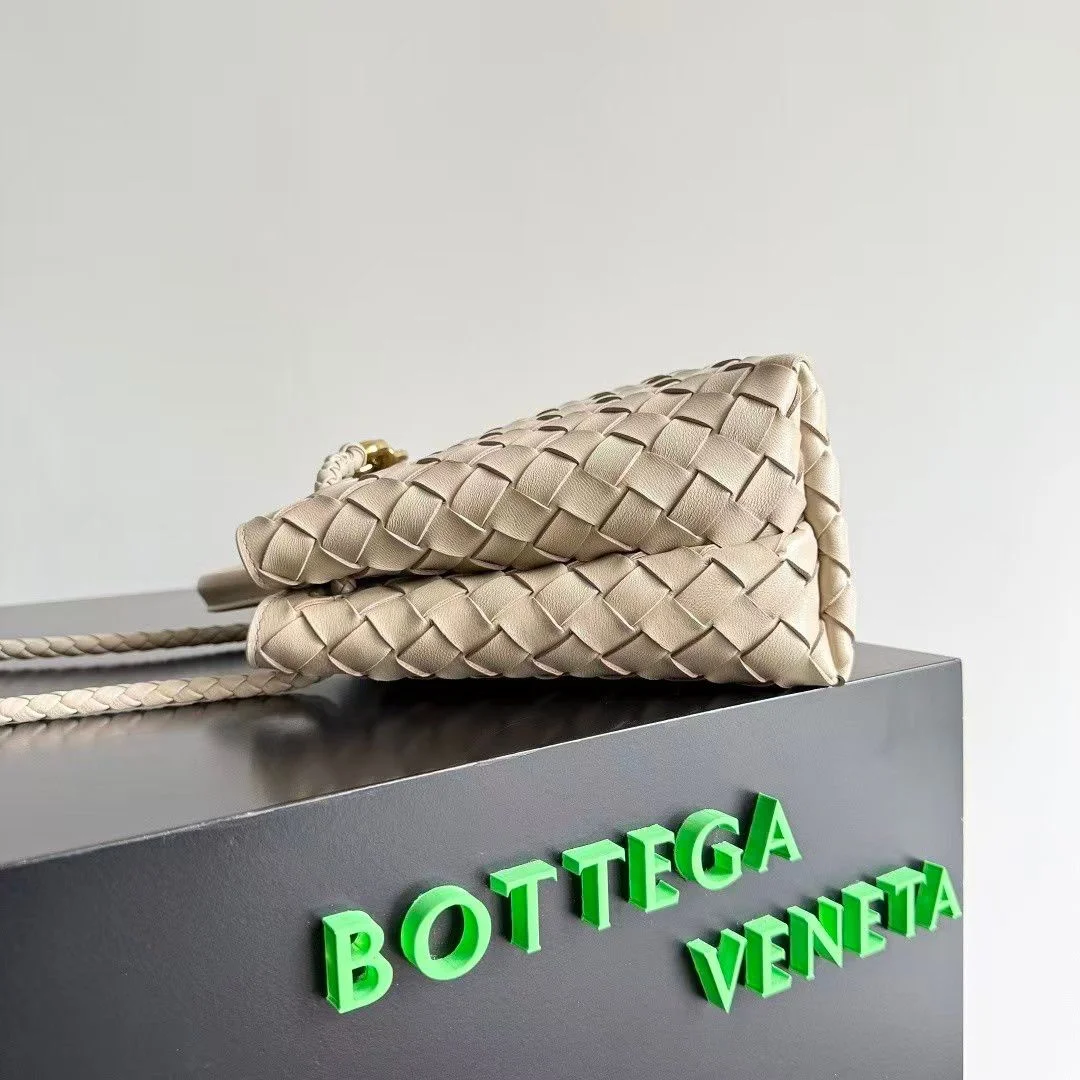 Bottega Veneta Small Andiamo top handle bag i product view 3
