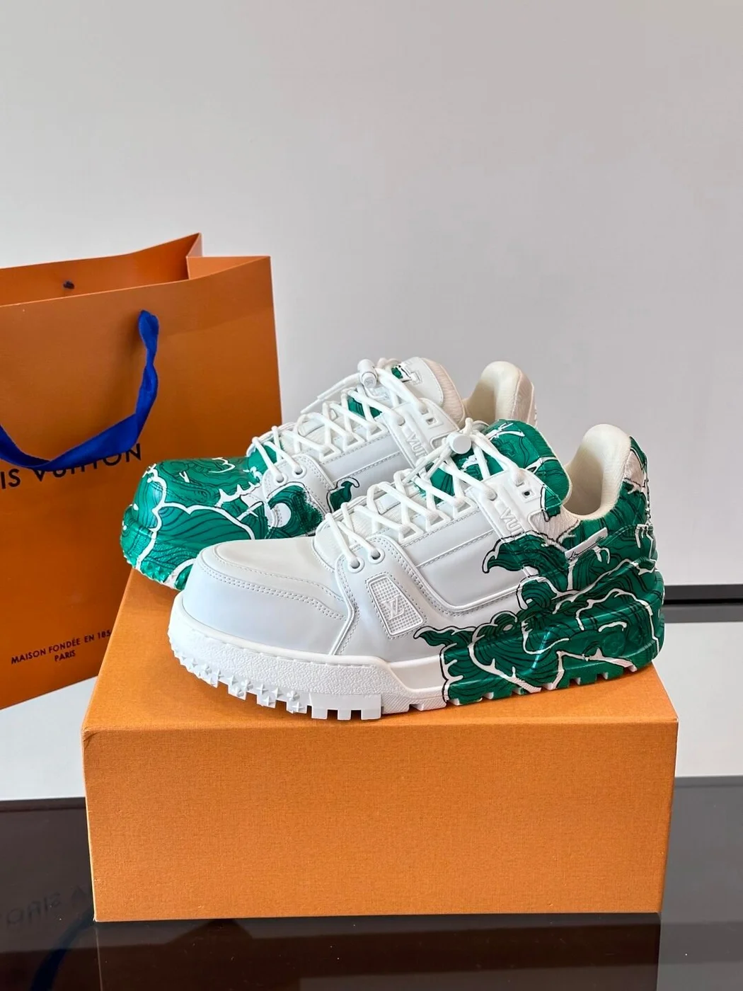 Louis Vuitton Men White Green Leather Sneakers product view 3