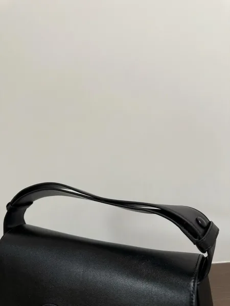 Chanel Spring Summer 2026 Messenger Bag Lambskin product view 3