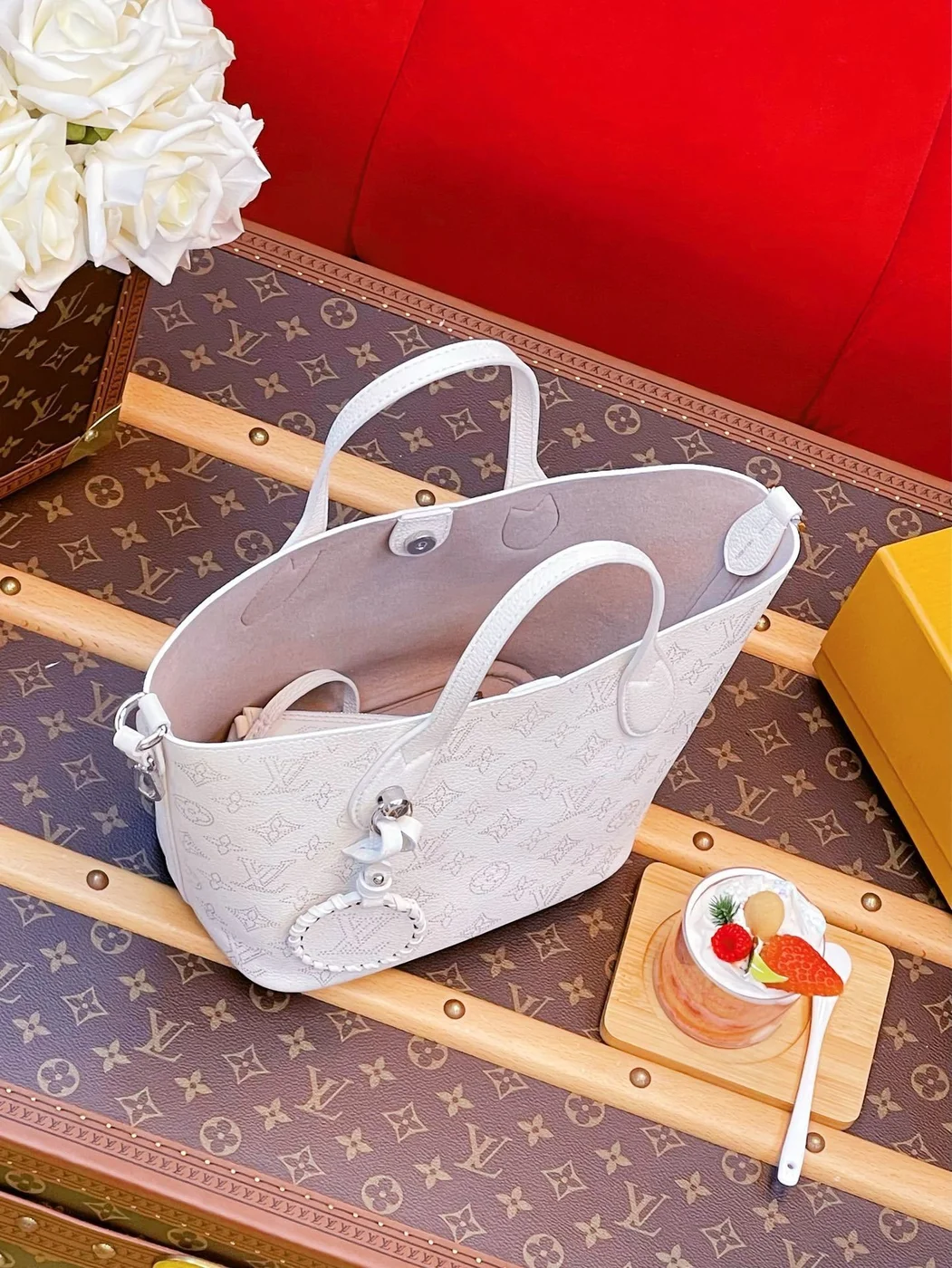 Louis Vuitton Blossom PM Mahina leather 2-way shoulder bag product view 4
