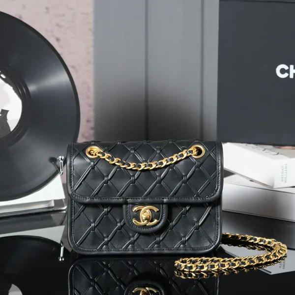 Chanel 25C Flap Bag 19 cm Black Quilted Lambskin product view 1