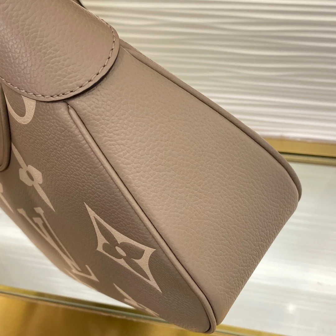 Louis Vuitton Bagatelle Monogram Handbags 24x18cm product view 3