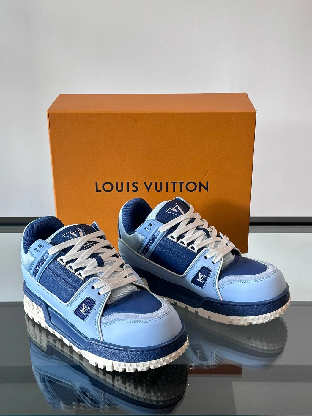 Louis Vuitton Men Light Blue Leather Sneakers product view 5